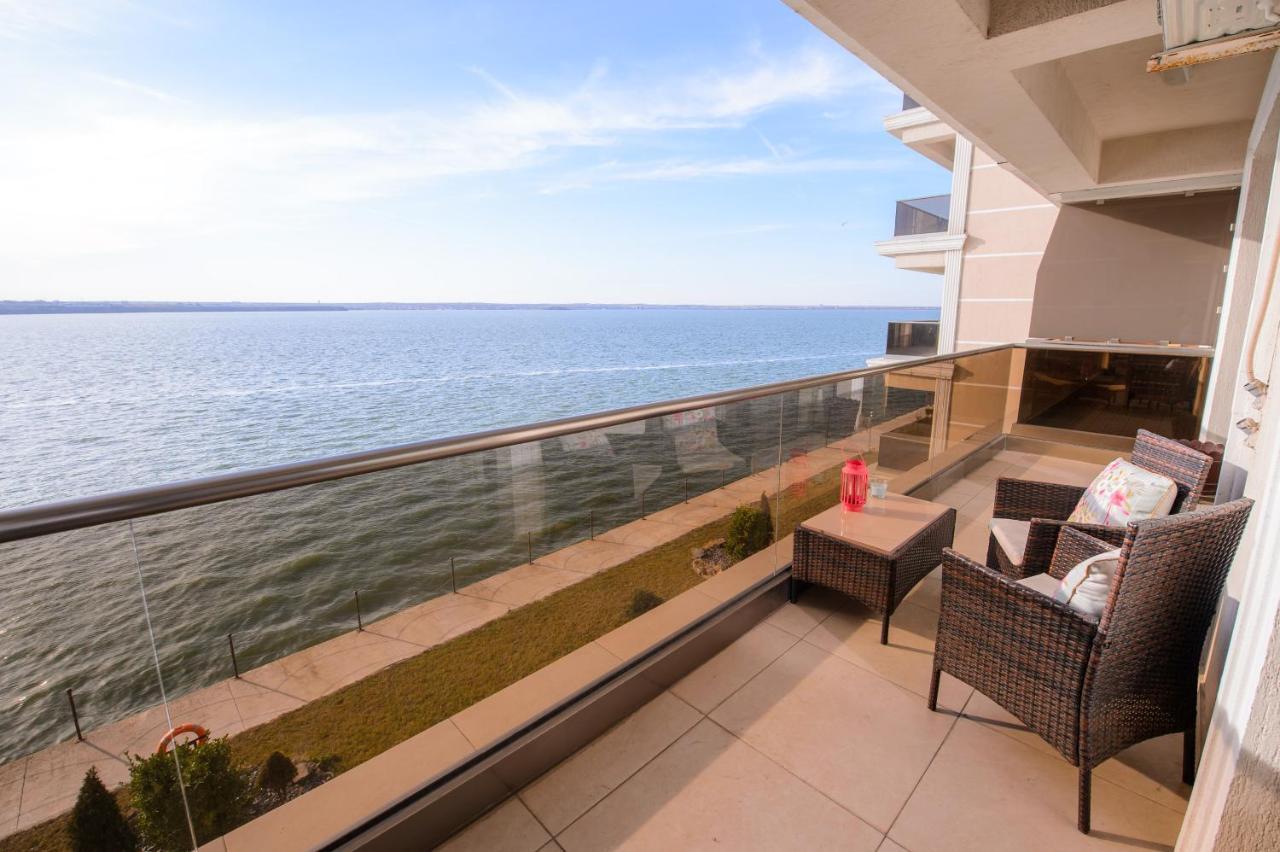 Lake Apartments Solid Мамая Екстериор снимка